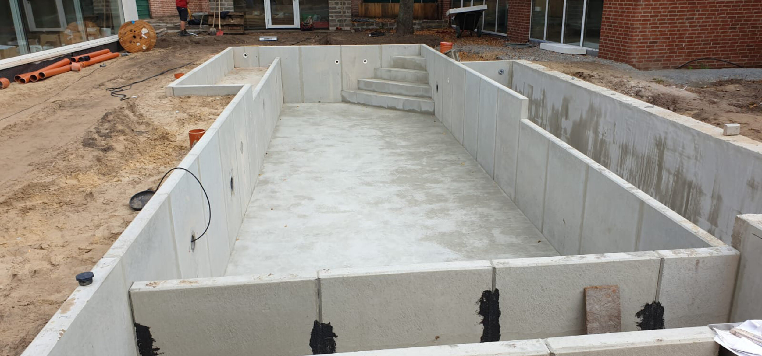 Baustelle des Poolbereichs mit Balena-System im Hotel-Residence „Klosterpforte” in Marienfeld